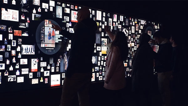 数字多媒体:  多屏互动触控